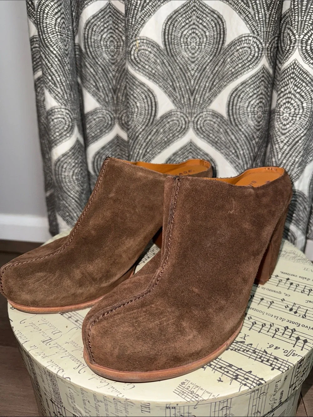 Kork-Ease Brown Suede Block Heel Mules – Women’s Size 9M